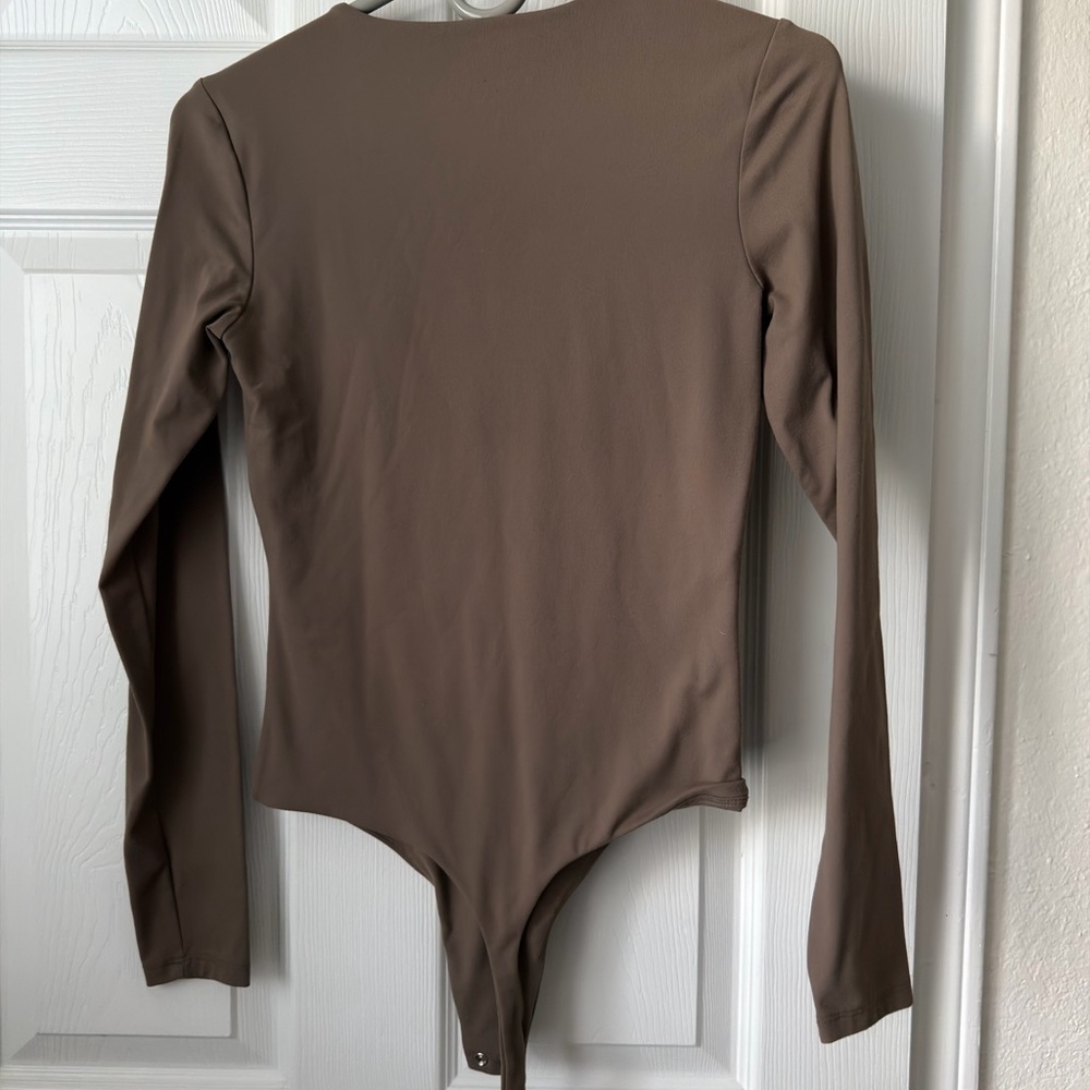 Nuuds Scoop Neck Bodysuit Small Mocha Long Sleeve Thong Stretch Minimalist EUC - Picture 4 of 5